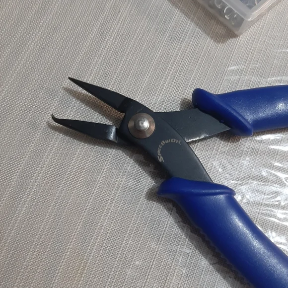 Split Rings with Pliers - Picture 3 of 5